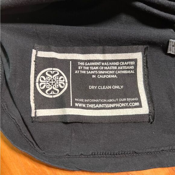 🔥🖤The Saints Sinphony🖤🔥 short sleeve embellished tee 🖤🔥 NWT 🔥🖤 large - Picture 6 of 7